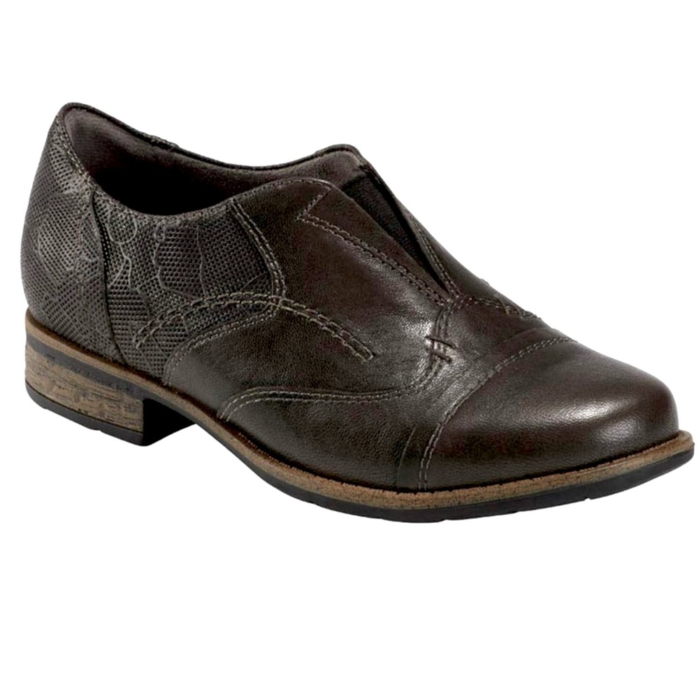 🆕 Women Earth Gray slipon shoes - size 11